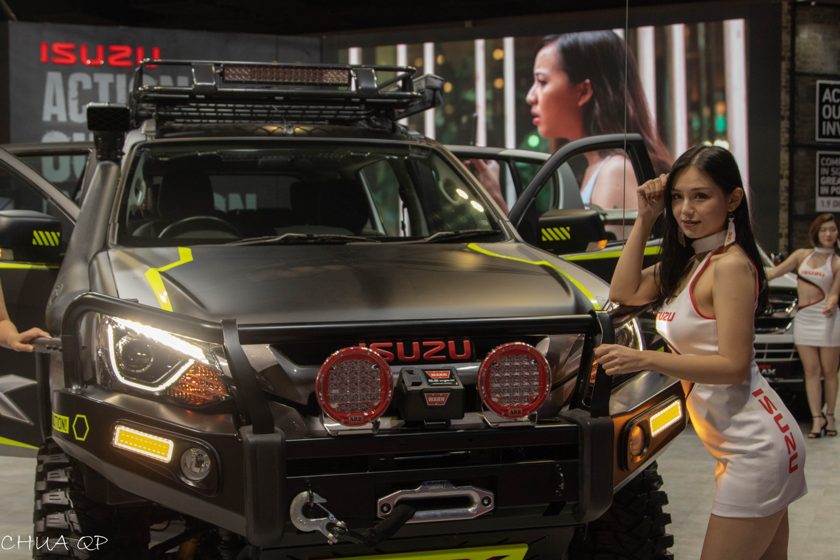 Display vehicle and people at an indoor motor show